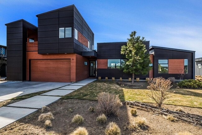 Building Photo - Luxury Tetherow Home | 3BR Furnished Retreat Near Mt. Bachelor