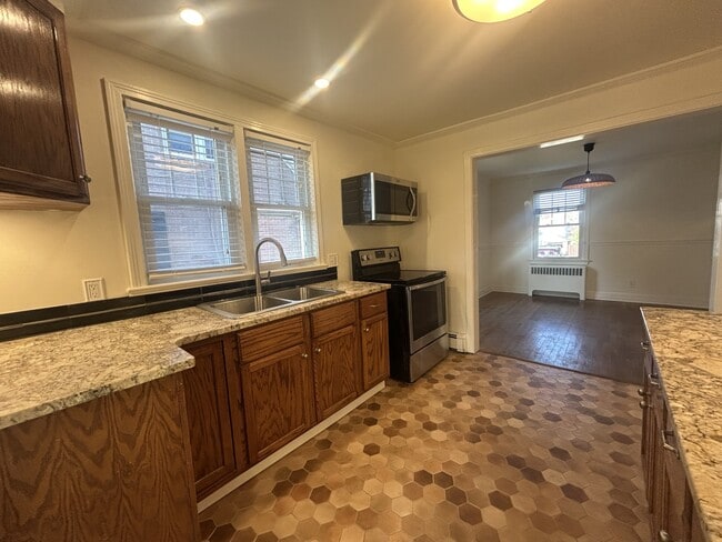 Photo - 25 Putnam Ave