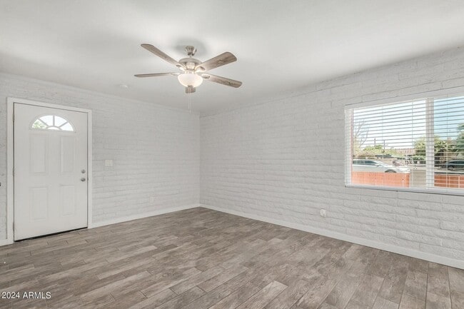 Photo - 1118 S McClintock Dr Unit 1