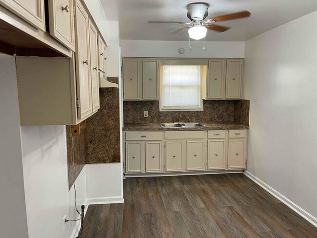 Photo - 18682 Bloom St