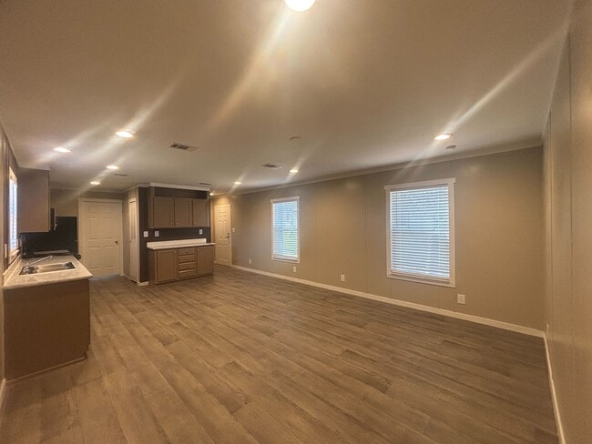 Photo - 118 E Semands St