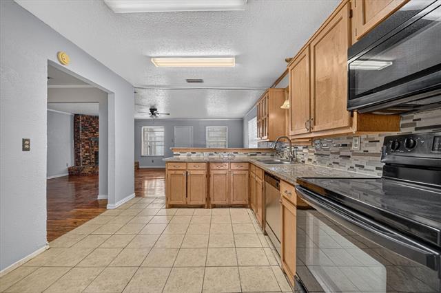 Photo - 210 Nettletree St