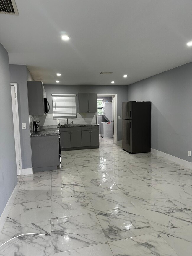 Photo - 810 NW 40th St Townhome