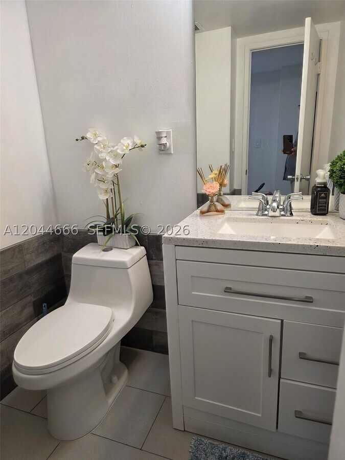 Photo - 19390 Collins Ave Unit 723