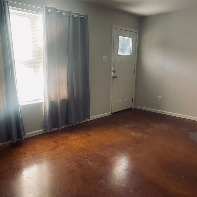 Photo - 104 Anderson St Unit B