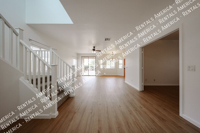 Building Photo - 1295 E Leaf Rd