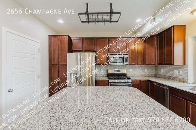 Photo - 2656 Champagne Ave