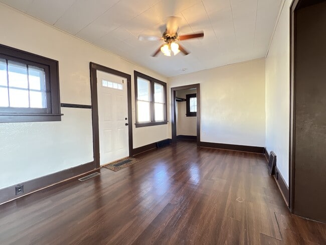 Photo - 320 E 26th St