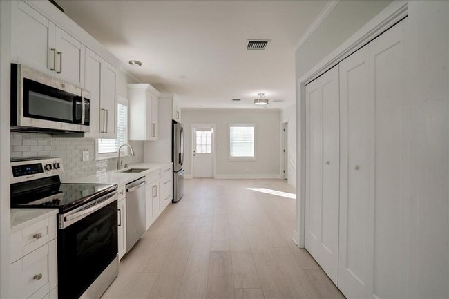 Photo - 320 NW 6th Ave