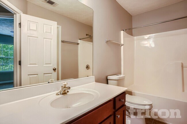 Photo - 4043 Roxberry Hill Ln NE