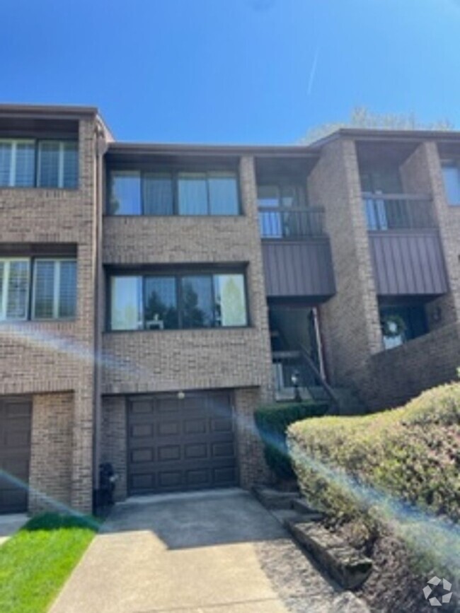 Building Photo - Beautiful 3 Bedroom Oakmont Home Rental fo...