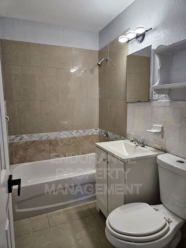 Photo - 809 W 5th St