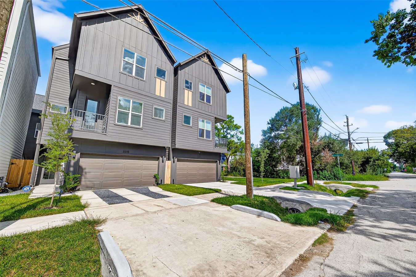 Photo - 3315 Daphne St