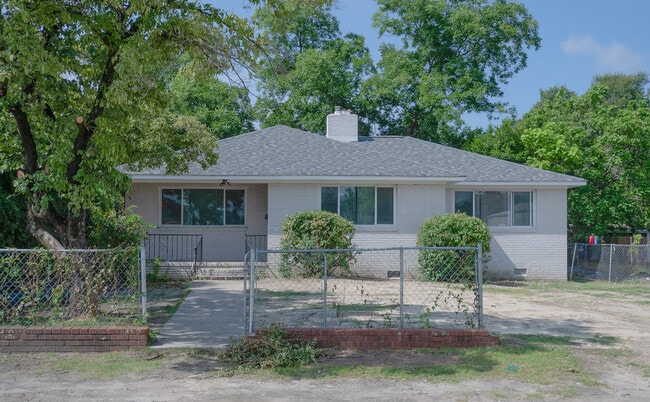 Building Photo - 1313 Hamrick St