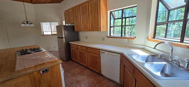 Photo - Spacious 3-bedroom, 2-bath multi-family home Unit F20183  B