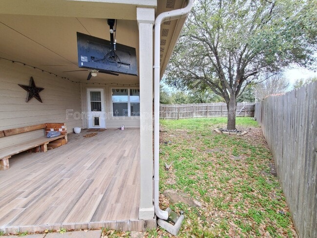 Photo - 555 Planters Pass