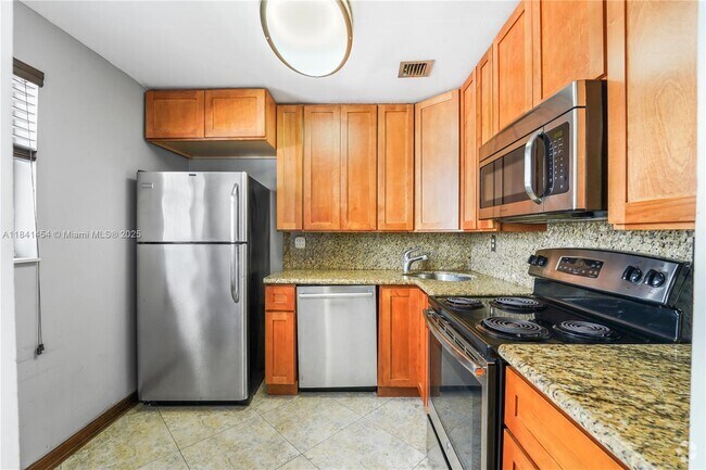 Building Photo - 1236 Alton Rd Unit 303 Rental