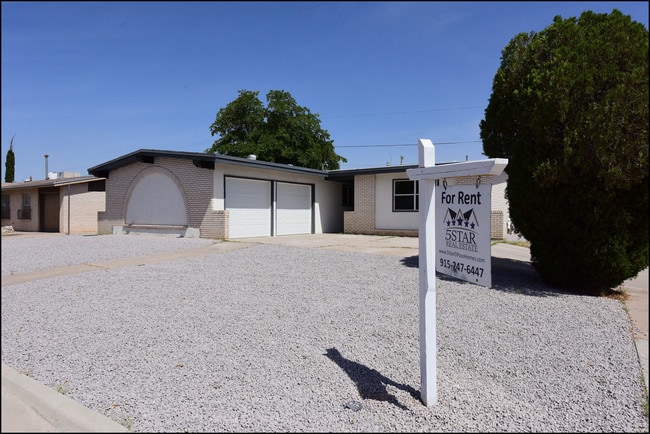Building Photo - 10169 Dunbarton Dr