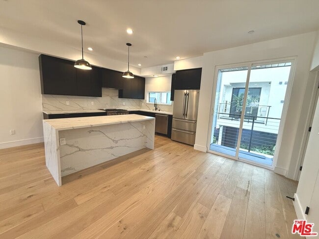 Photo - 6847 N Figueroa St