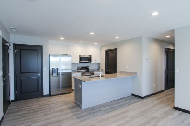 Building Photo - New! Beautiful 2 Bed, 1.5 Bath Apartment i... Unit 2010-207