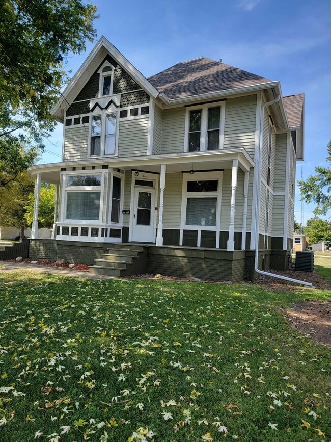 apartment 1 entrance - 700 N Main St Unit 1