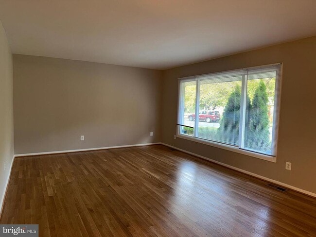 Building Photo - 11 Thurston Dr Rental