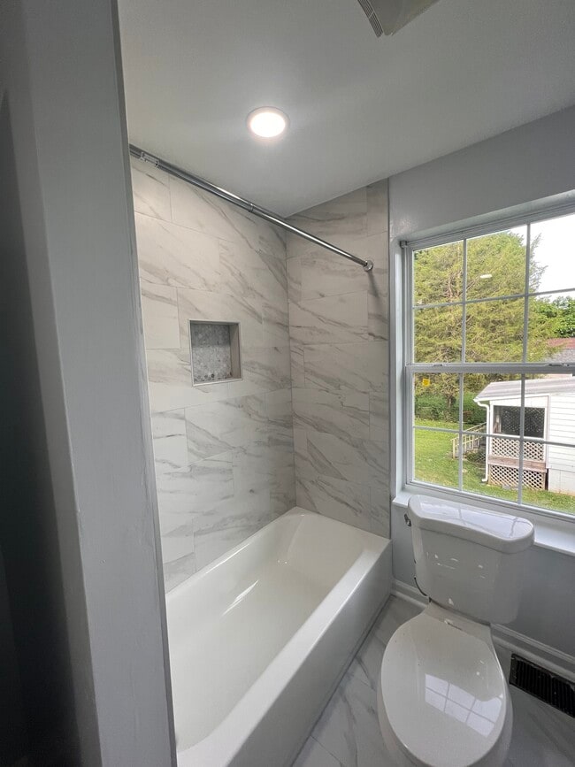 Photo - 4901 Oglethorpe St