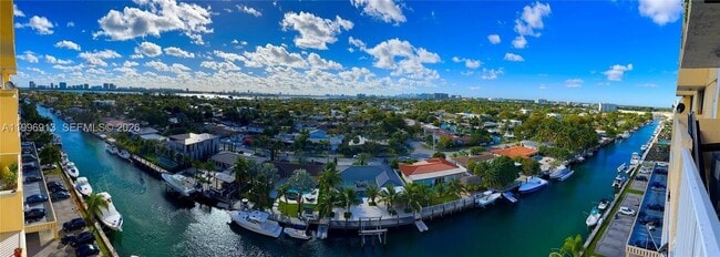 Building Photo - 2350 NE 135th St Unit 308