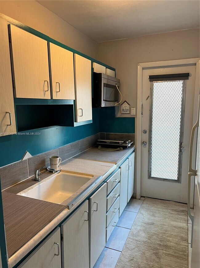 Photo - 8101 Abbott Ave Unidad 13