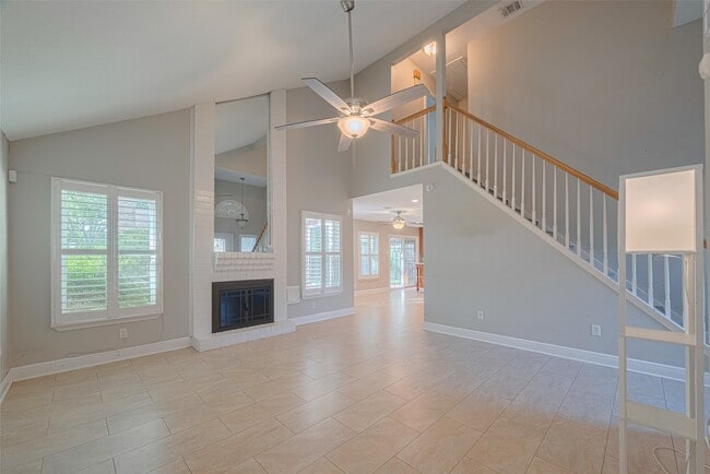 15803 Locust Grove Dr