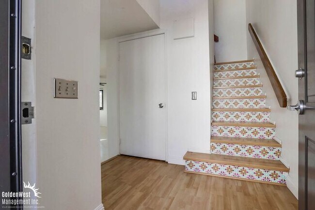 Photo - Bright & Airy 2Bdm 1Ba Townhome in San Diego!