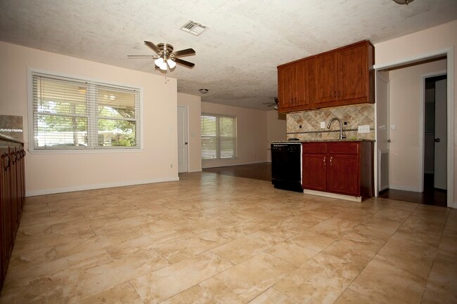 Photo - 938 Shawnee St