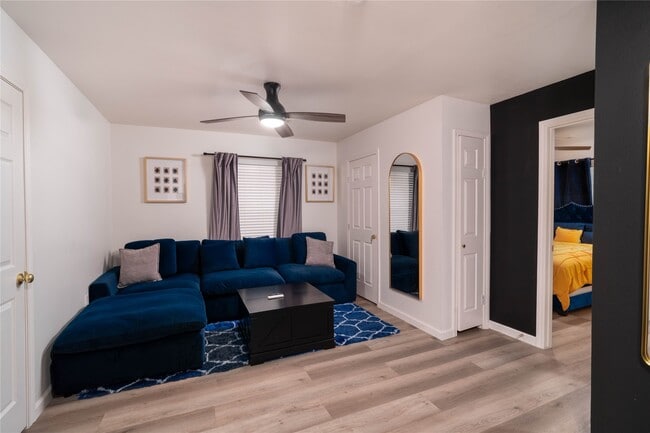 Photo - 4612 Hershe St