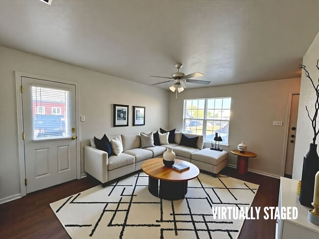 Photo - 404 Brittney Way Unidad #D