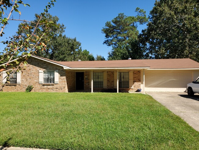 Front - 4650 N Lake Dr House