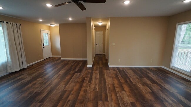 Photo - 2025 Tecumseh Rd