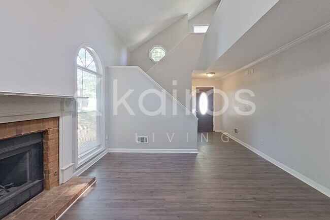 Photo - 835 Ashley Ln