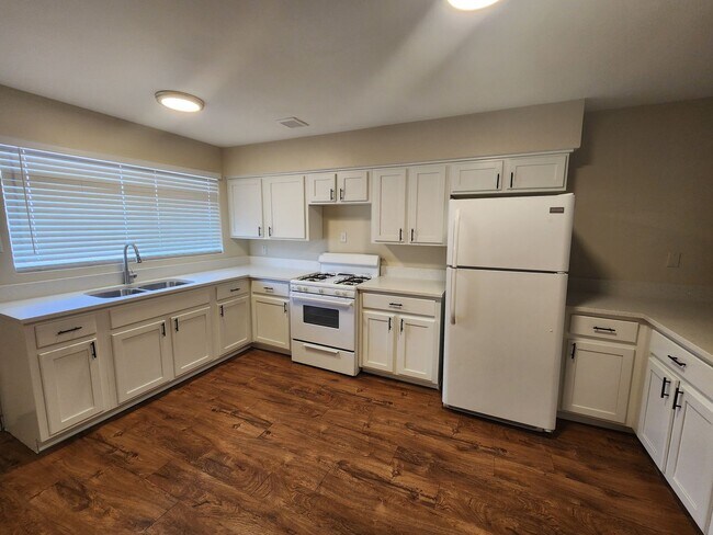 Photo - #1063- 1901W Weldon LLC Unit #3