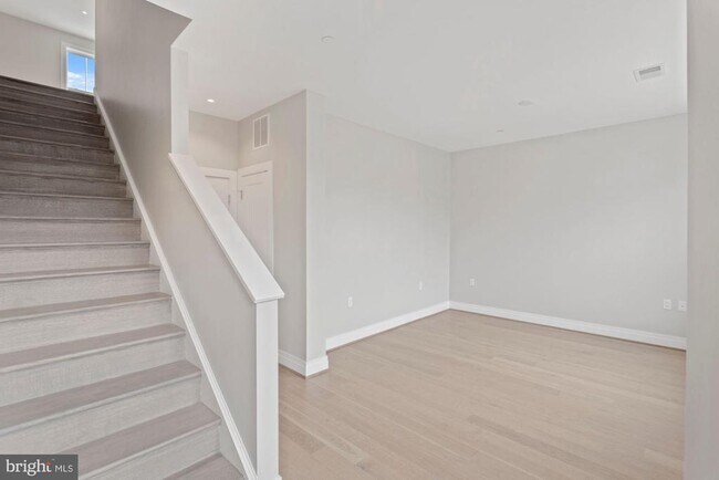 Photo - 203 Montgomery St