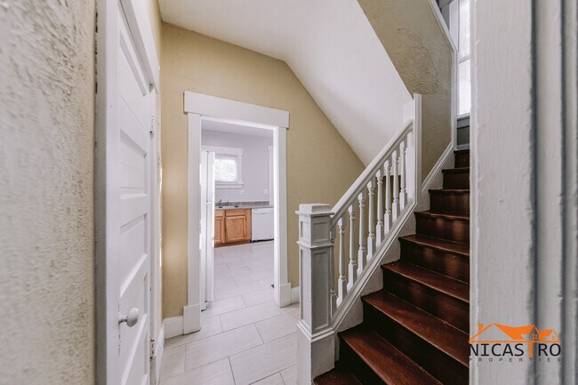 174 E 11th Ave