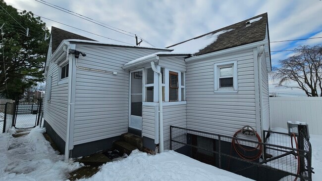 Photo - 5320 Northrup Ave