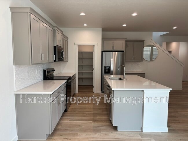 Photo - 1411 W Dovefield St