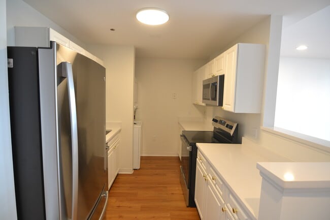 Photo - Landmark Square Apartments