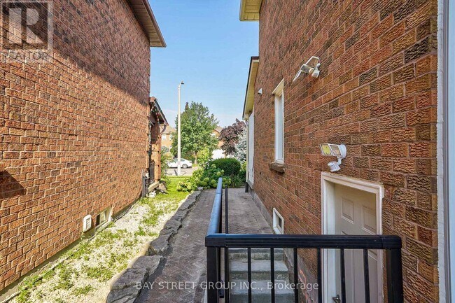 Photo - 169 Killian Rd