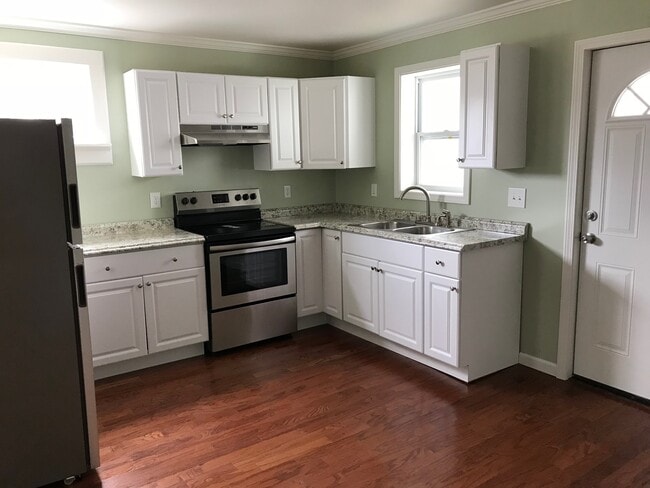 Building Photo - 160 Sly Ave Unit 102