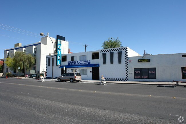 Photo - 813 E Ogden Ave