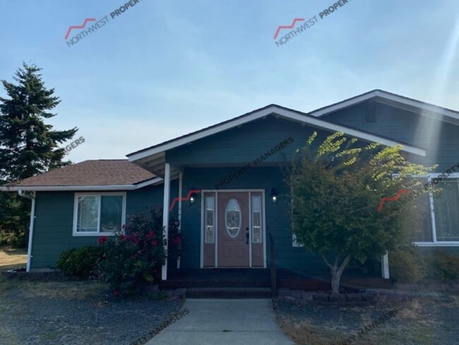 Building Photo - STATUS: AVAILABLE | R297 | $2600