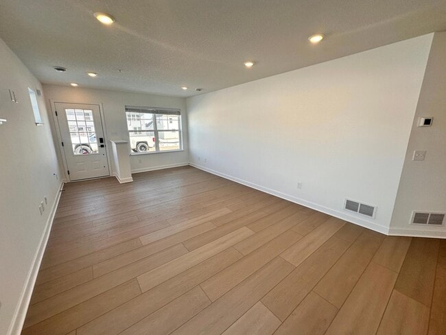 Photo - 5279 Long Pointe Pass