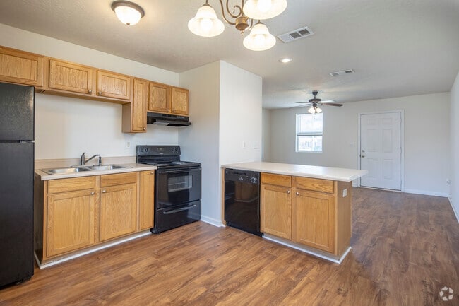 2BR, 1BA Kitchen - The Creeks At Augusta Apartments