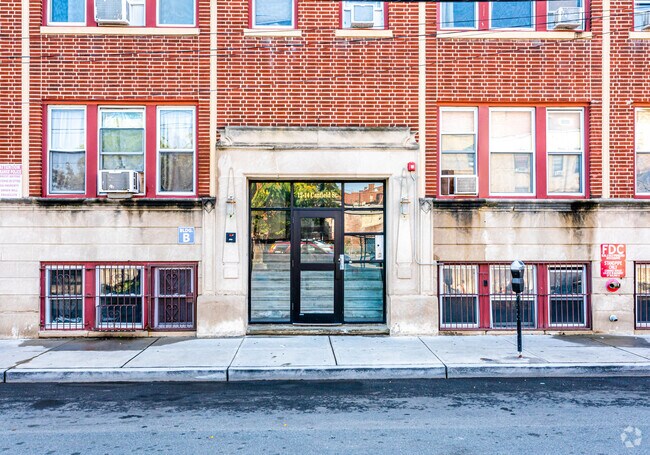 Entrance - 12-20 Canfield St